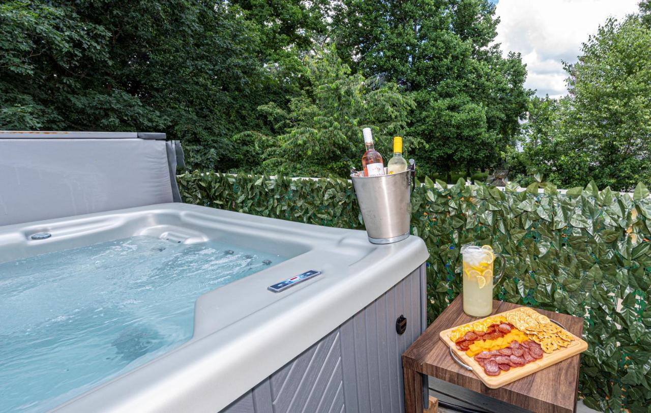 Vila Hot Tub Wifi Pool Gym Firepit Arcade Kernersville Exteriér fotografie